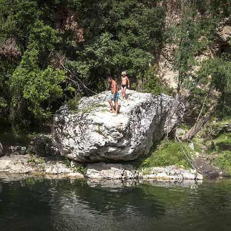 Hostel Les Terrasses Du Roc Saint-André-de-Roquepertuis Εξωτερικό φωτογραφία