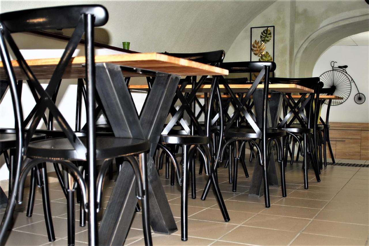 Hostel Les Terrasses Du Roc Saint-André-de-Roquepertuis Εξωτερικό φωτογραφία