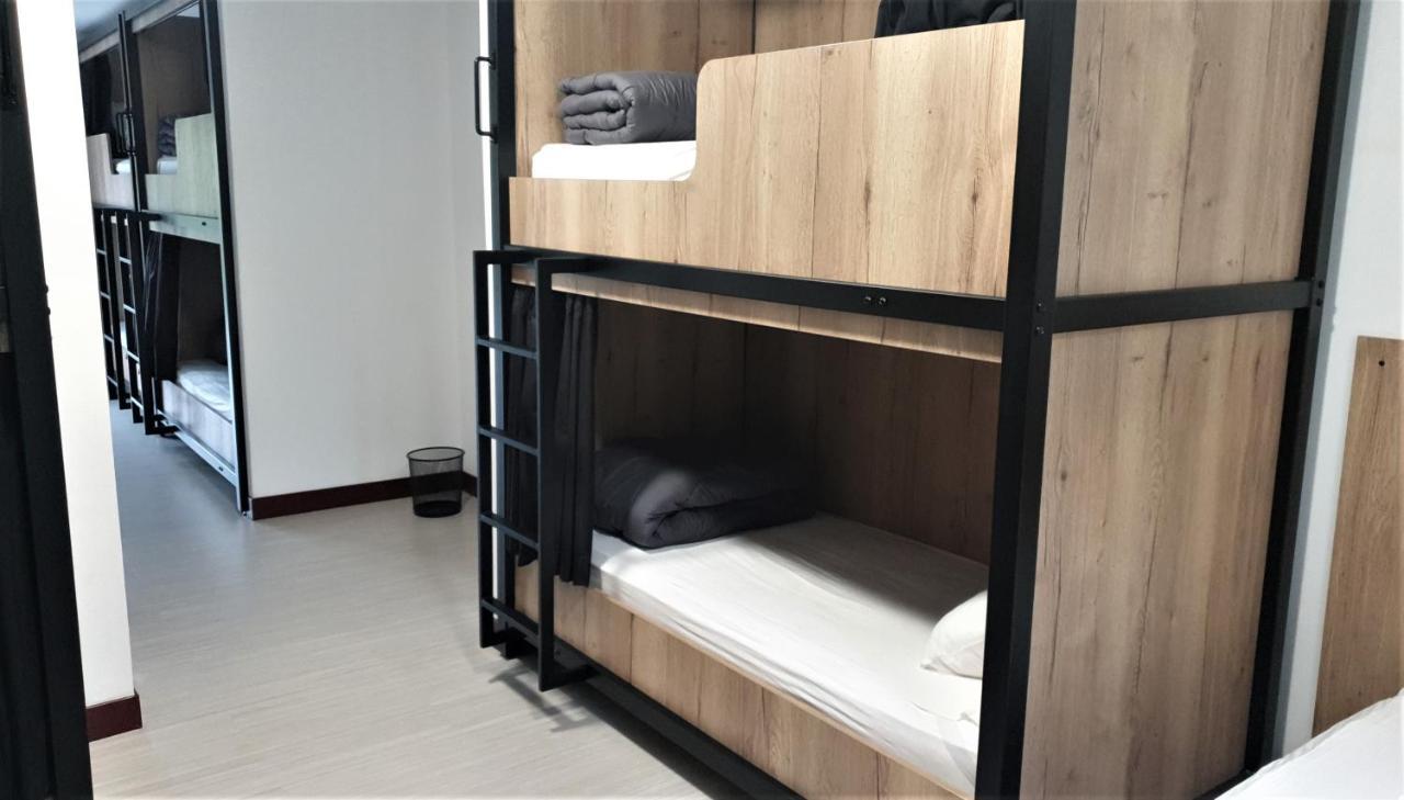 Hostel Les Terrasses Du Roc Saint-André-de-Roquepertuis Εξωτερικό φωτογραφία