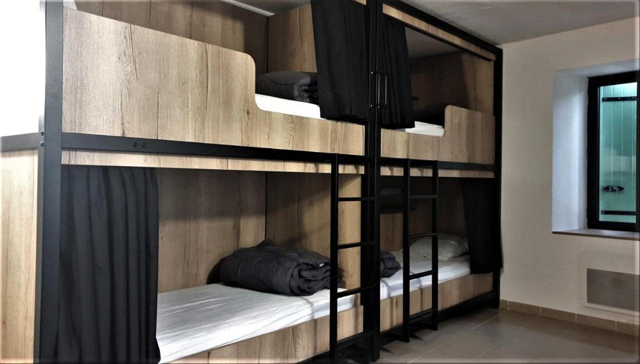 Hostel Les Terrasses Du Roc Saint-André-de-Roquepertuis Εξωτερικό φωτογραφία