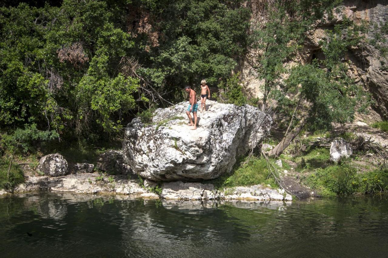 Hostel Les Terrasses Du Roc Saint-André-de-Roquepertuis Εξωτερικό φωτογραφία