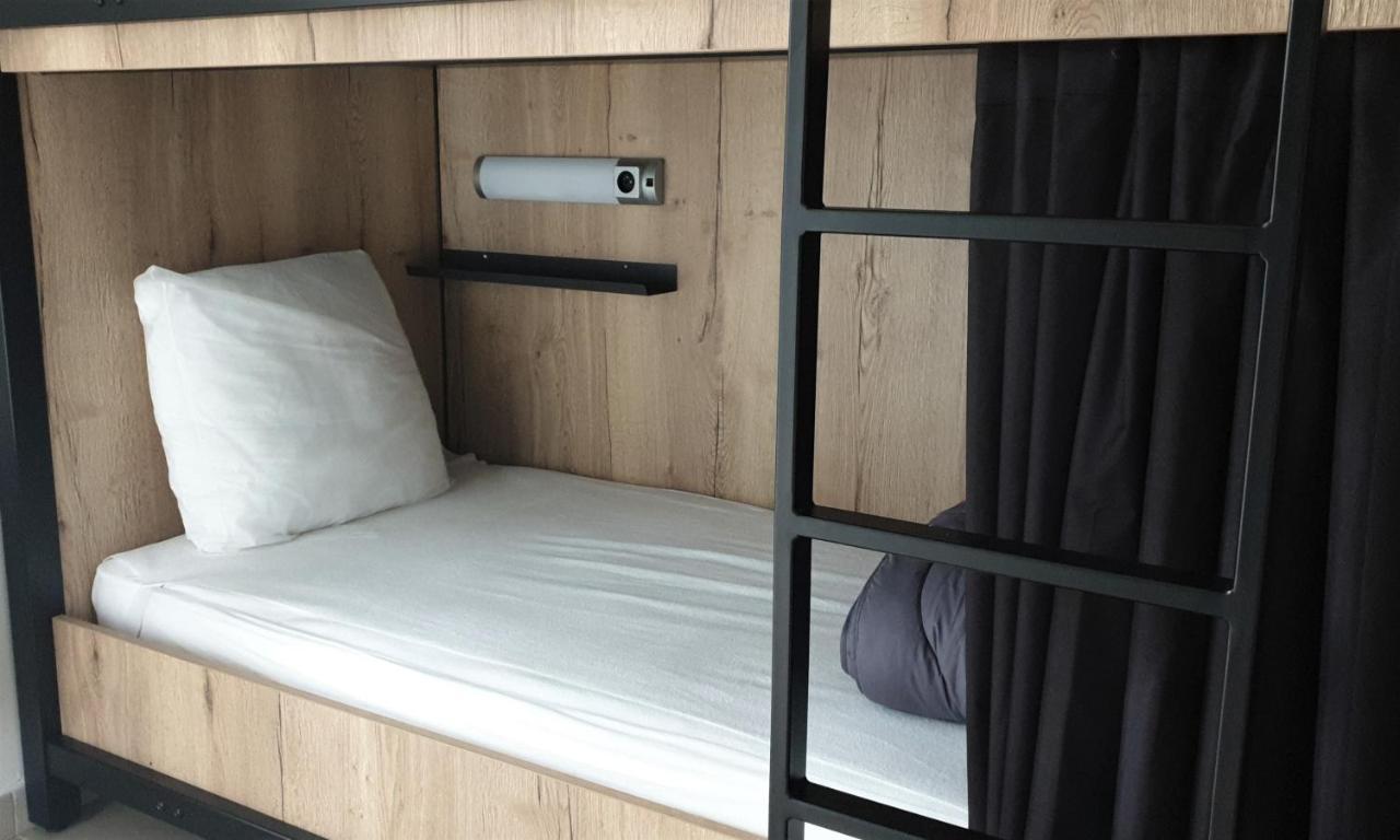 Hostel Les Terrasses Du Roc Saint-André-de-Roquepertuis Εξωτερικό φωτογραφία