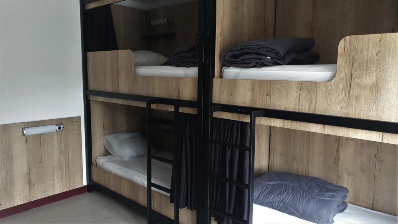 Hostel Les Terrasses Du Roc Saint-André-de-Roquepertuis Εξωτερικό φωτογραφία