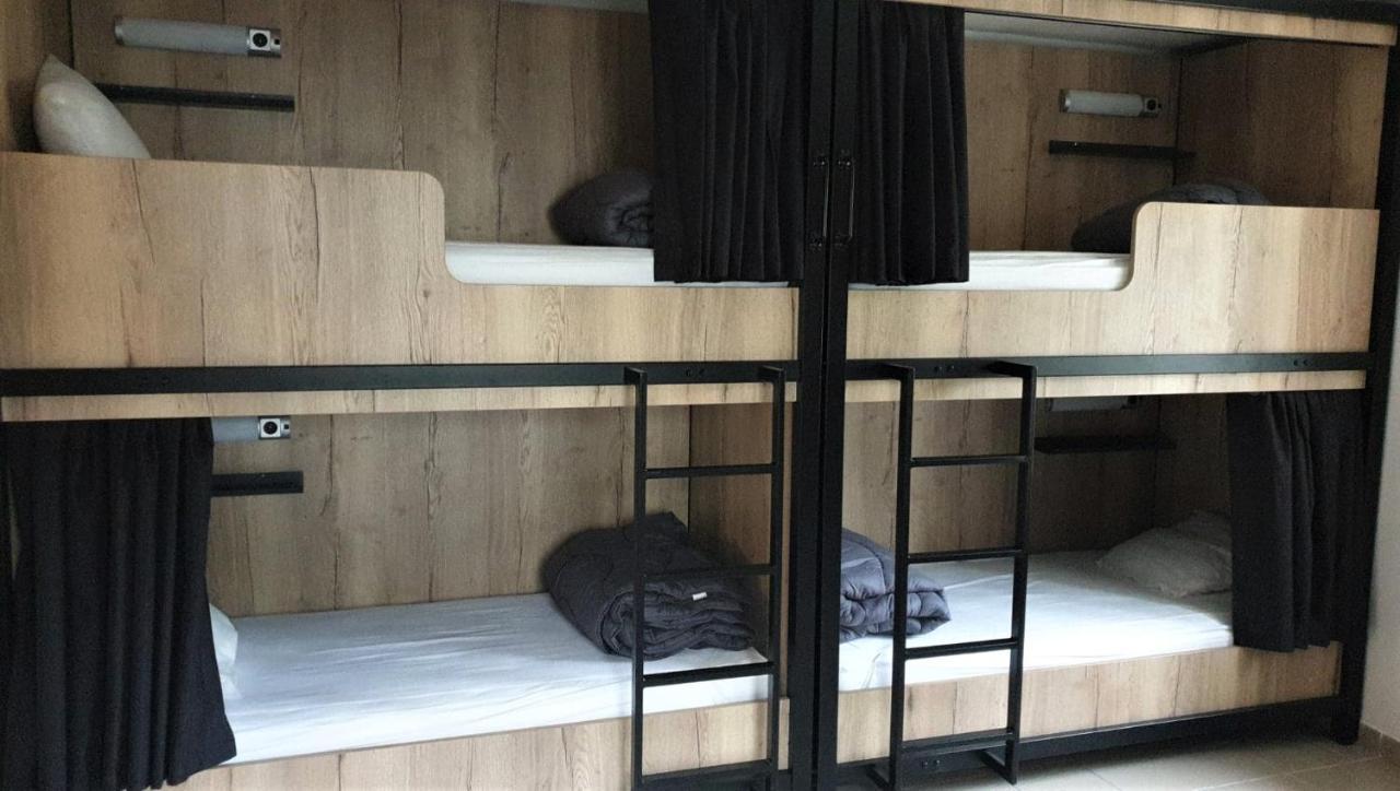 Hostel Les Terrasses Du Roc Saint-André-de-Roquepertuis Εξωτερικό φωτογραφία