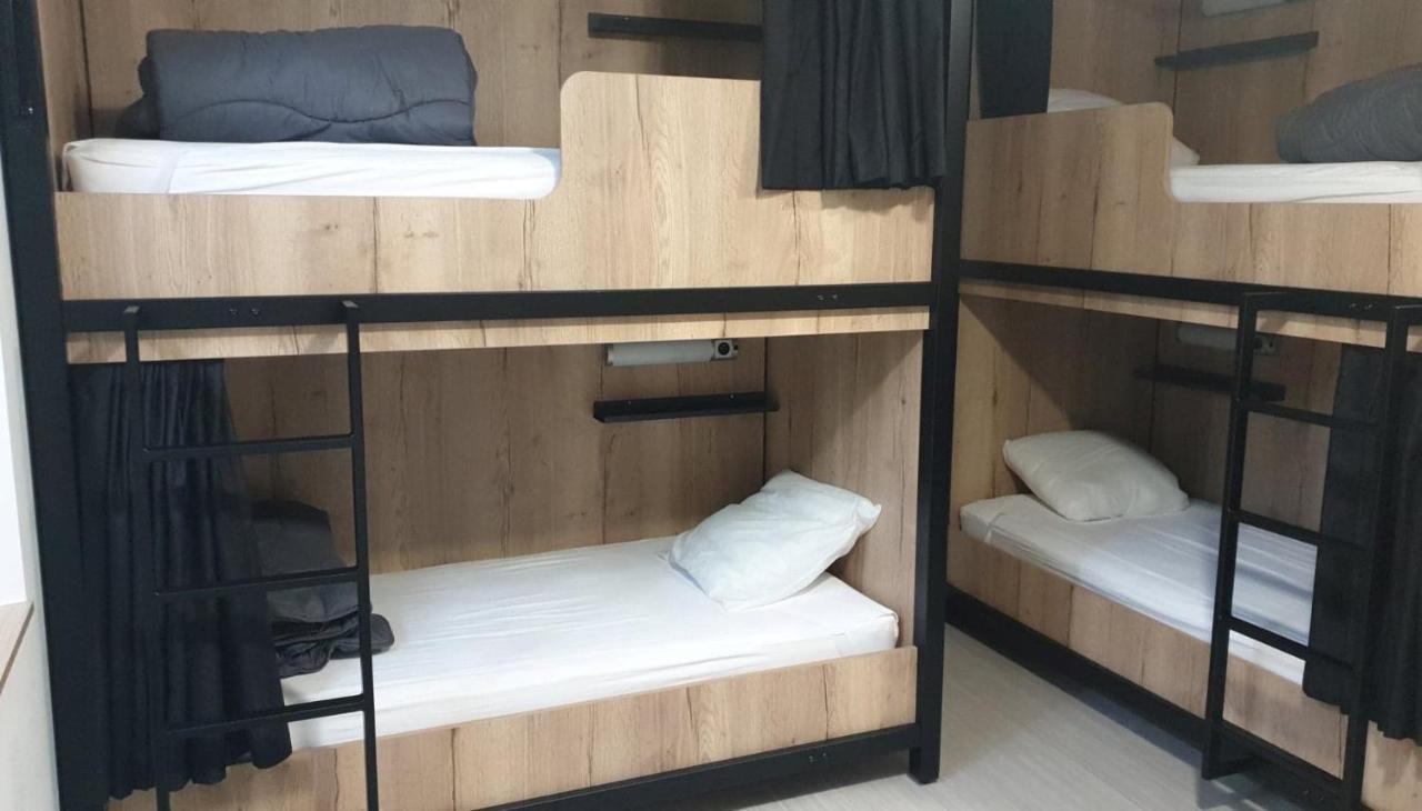 Hostel Les Terrasses Du Roc Saint-André-de-Roquepertuis Εξωτερικό φωτογραφία