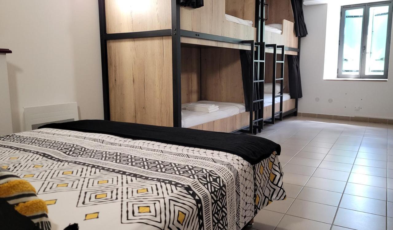 Hostel Les Terrasses Du Roc Saint-André-de-Roquepertuis Εξωτερικό φωτογραφία