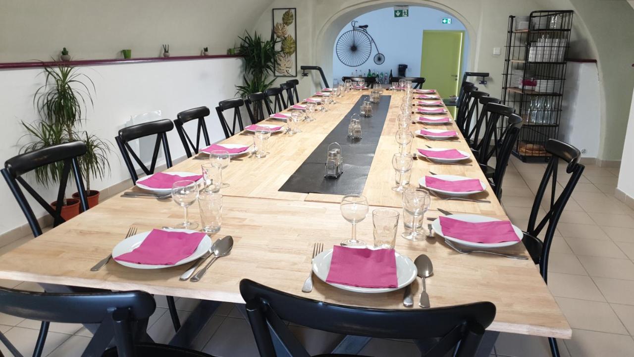 Hostel Les Terrasses Du Roc Saint-André-de-Roquepertuis Εξωτερικό φωτογραφία